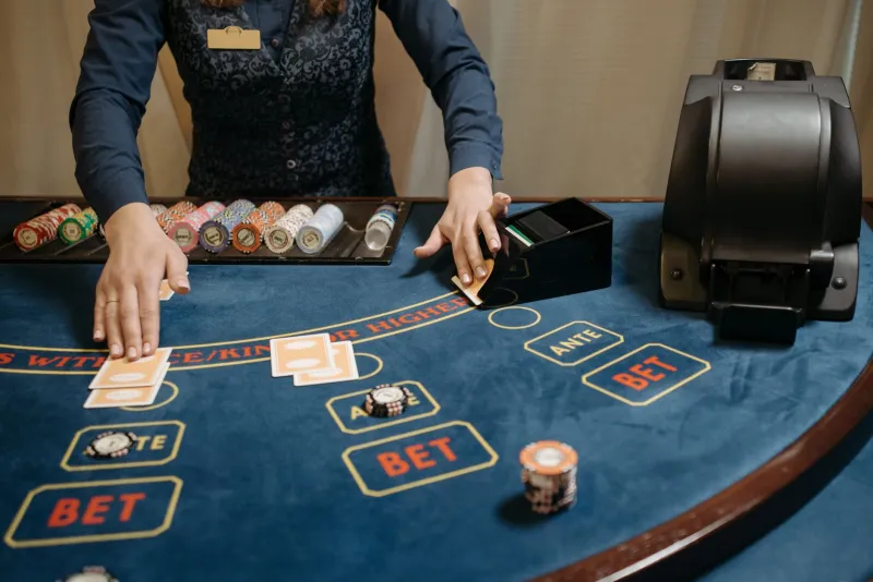 Blackjack o Baccarat: La Matematica Decide Qual è il Tuo Gioco Ideale